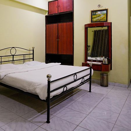 Hotel Girdhar Mahal Индаур Экстерьер фото