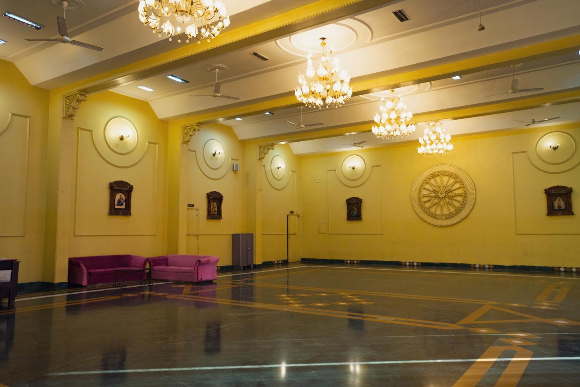 Hotel Girdhar Mahal Индаур Экстерьер фото