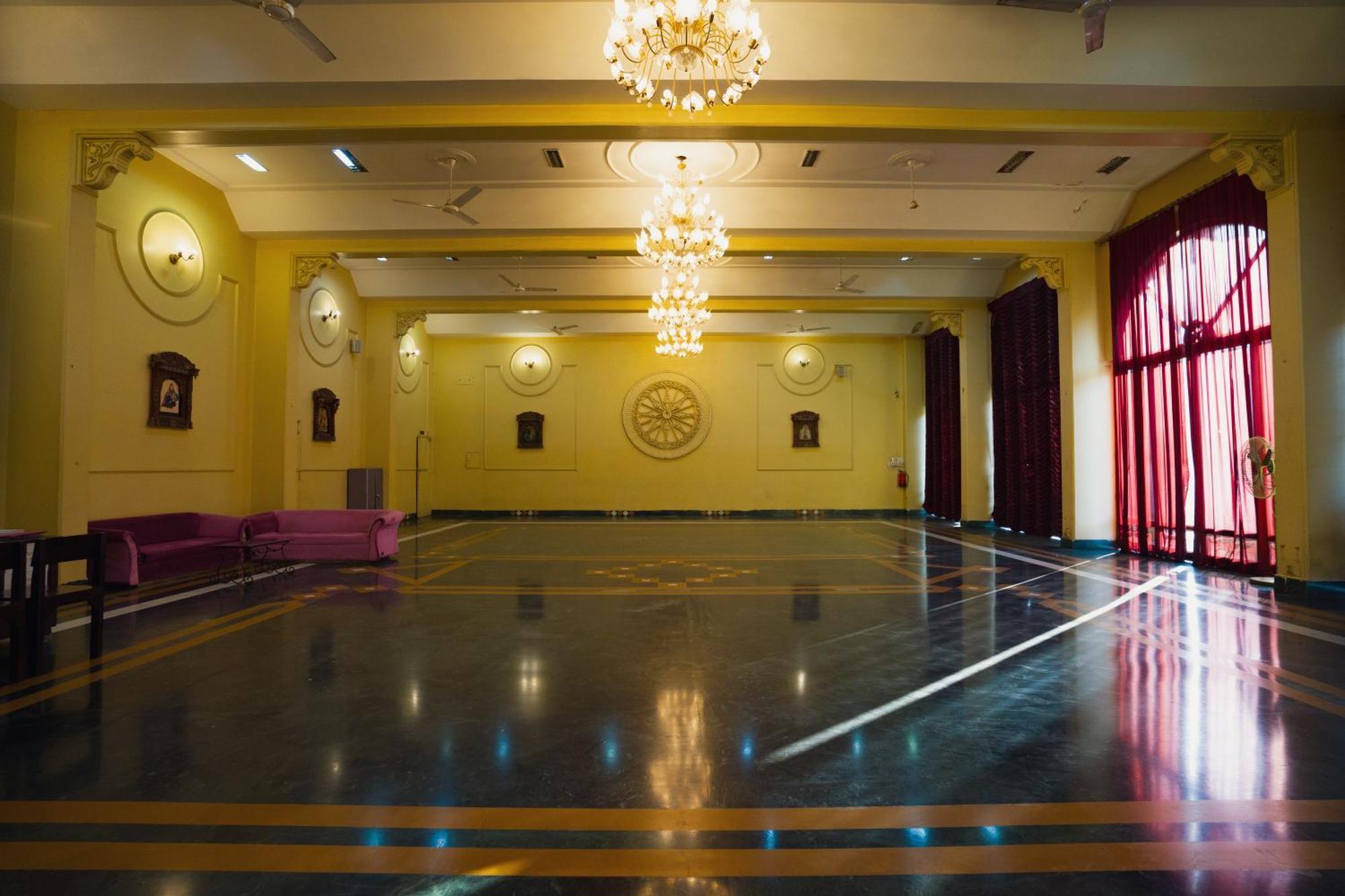 Hotel Girdhar Mahal Индаур Экстерьер фото