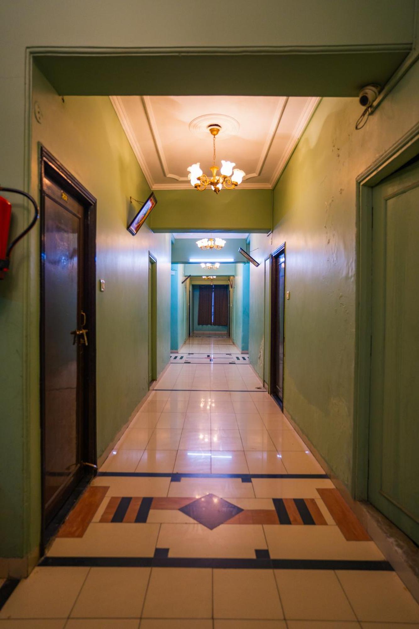 Hotel Girdhar Mahal Индаур Экстерьер фото