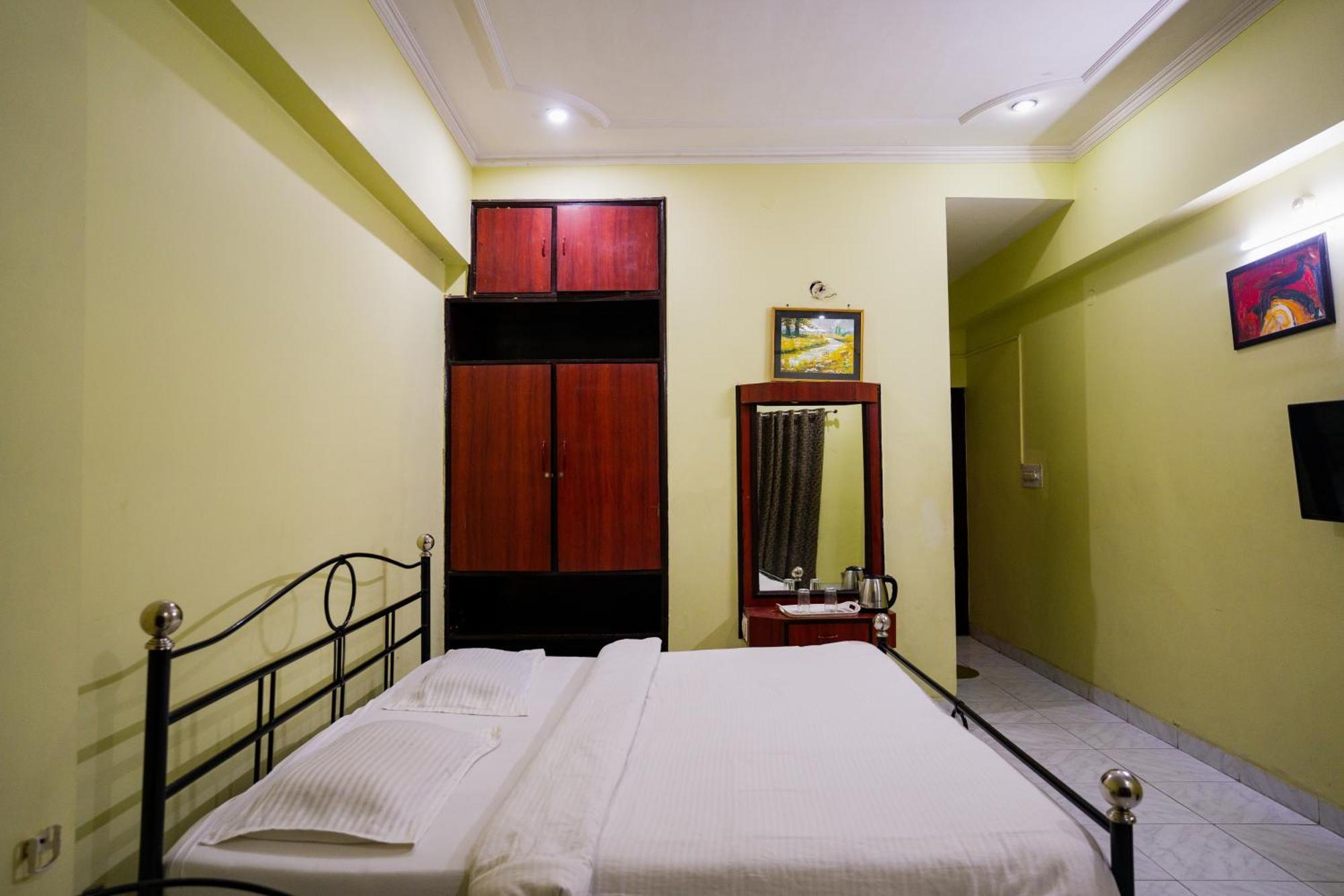 Hotel Girdhar Mahal Индаур Экстерьер фото
