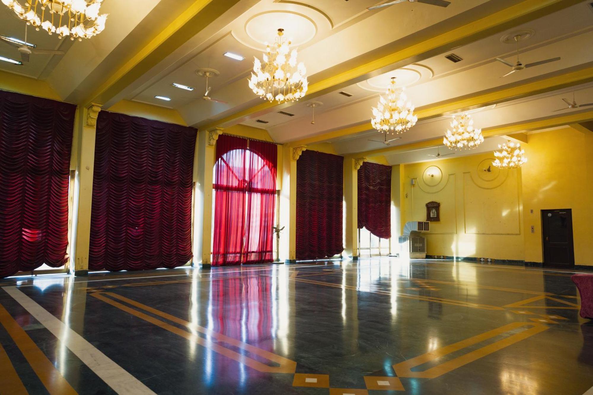 Hotel Girdhar Mahal Индаур Экстерьер фото