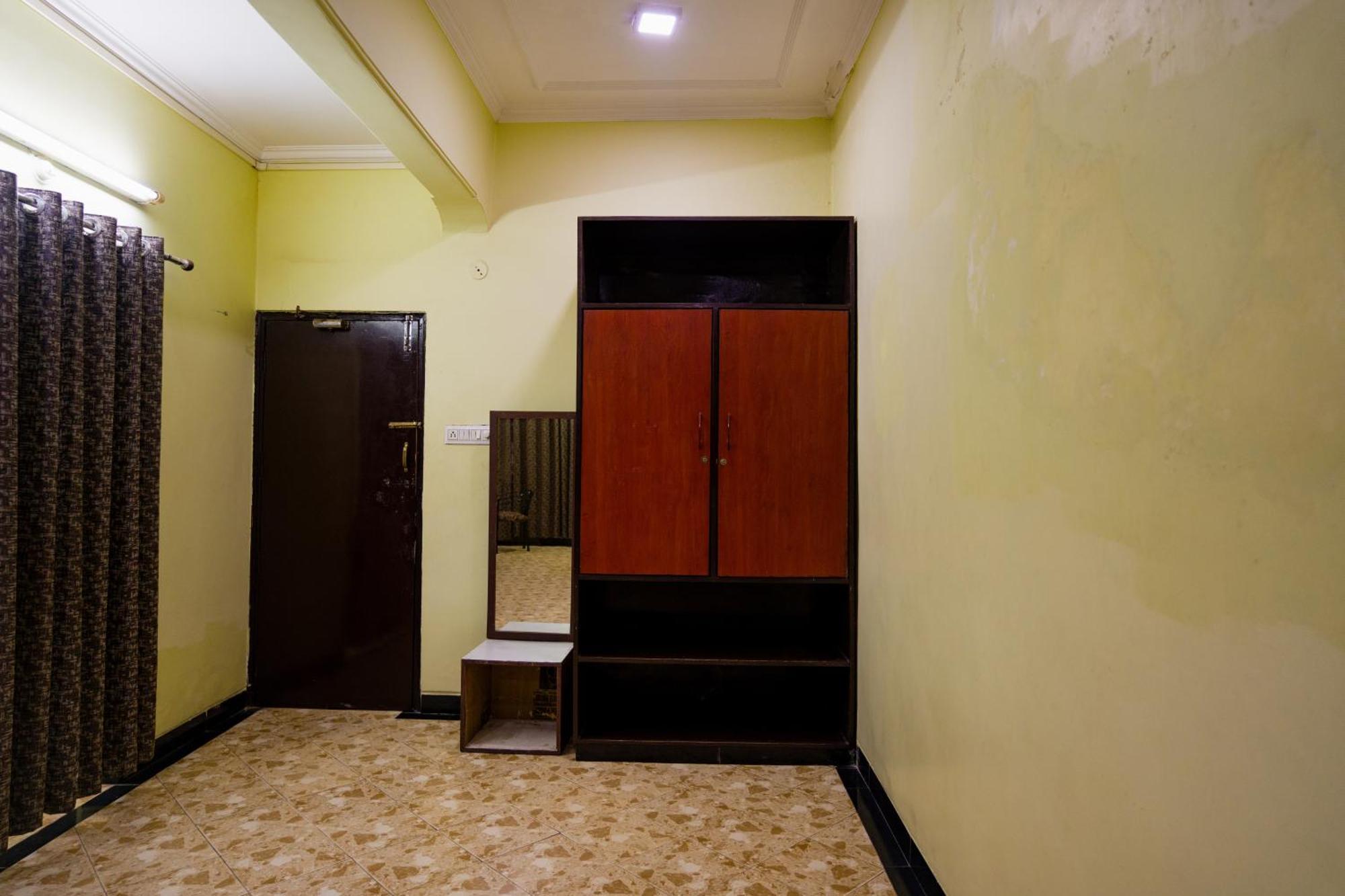 Hotel Girdhar Mahal Индаур Экстерьер фото