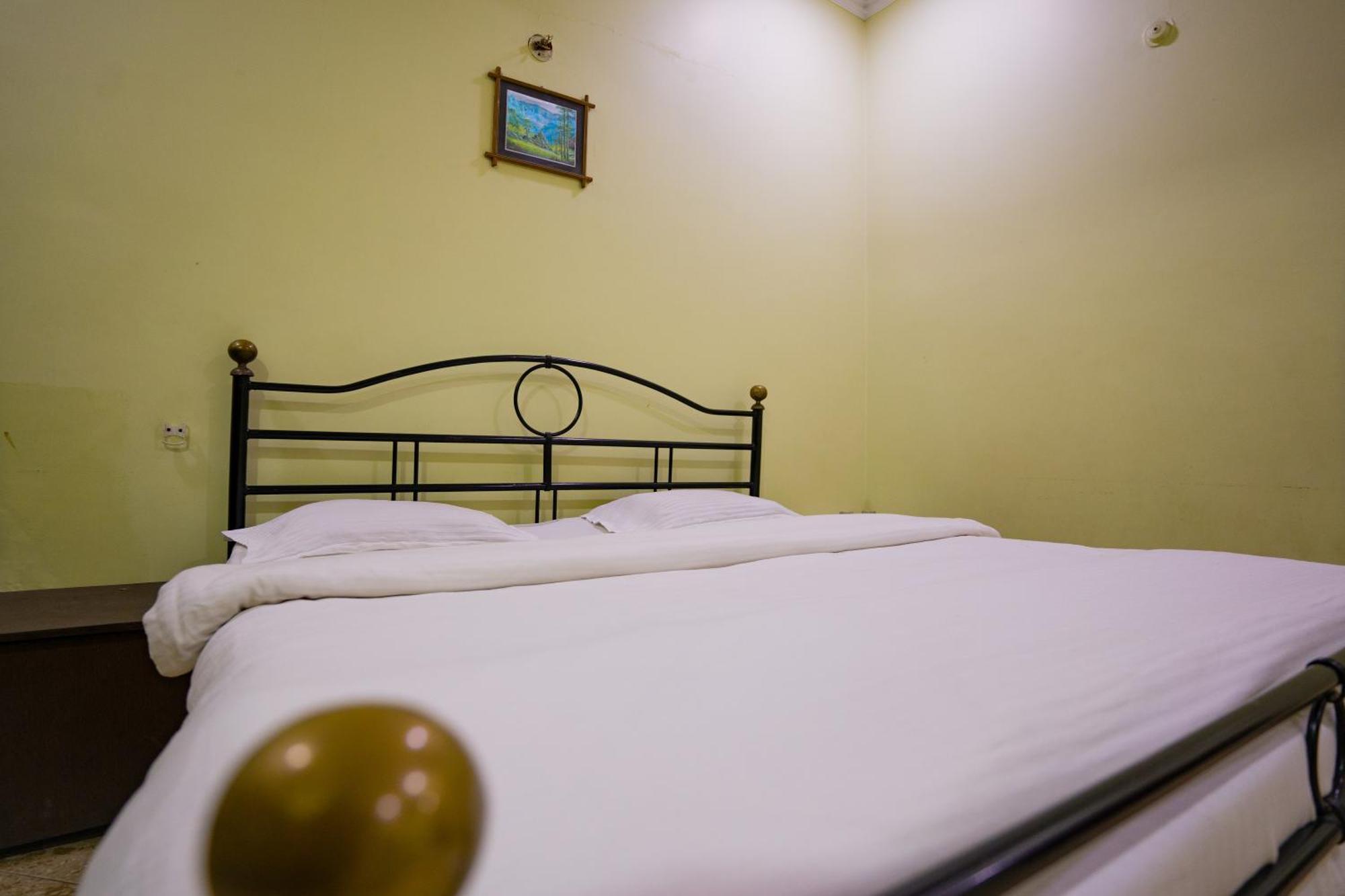 Hotel Girdhar Mahal Индаур Экстерьер фото