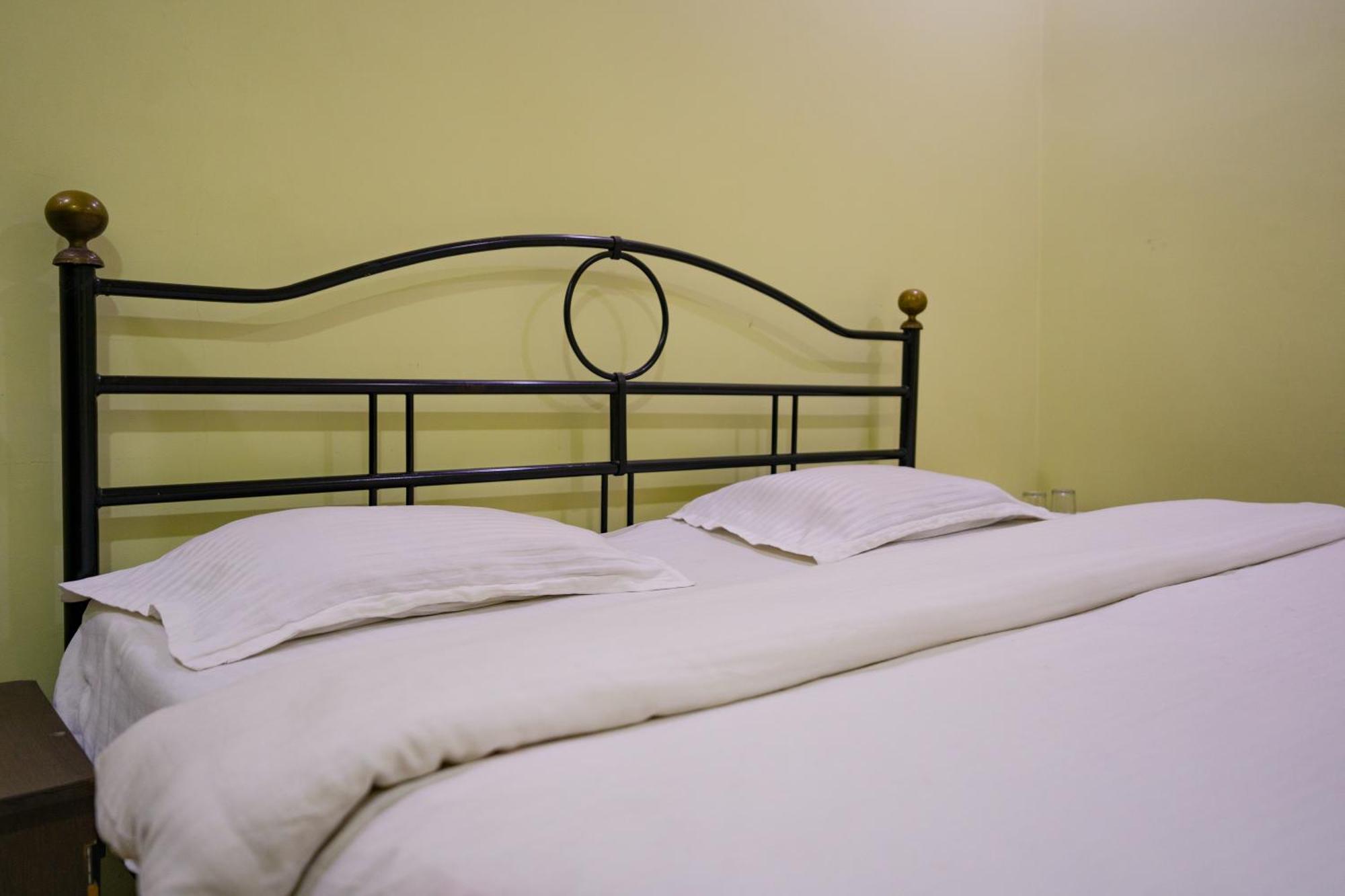 Hotel Girdhar Mahal Индаур Экстерьер фото