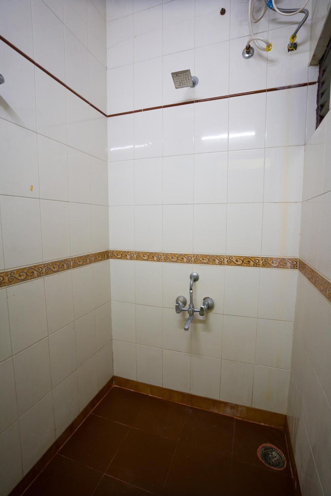 Hotel Girdhar Mahal Индаур Экстерьер фото