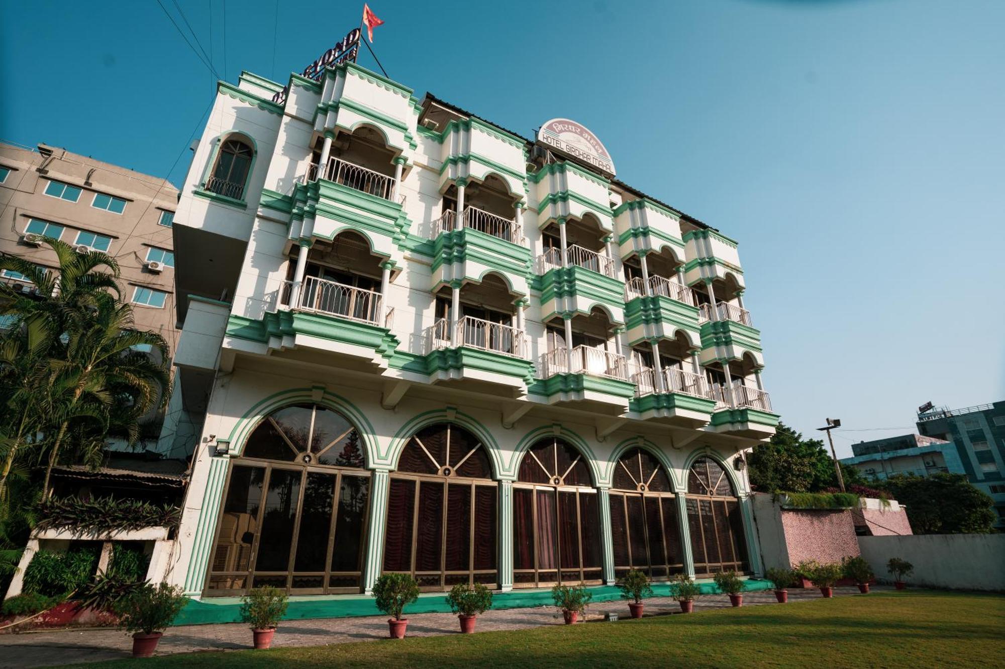 Hotel Girdhar Mahal Индаур Экстерьер фото
