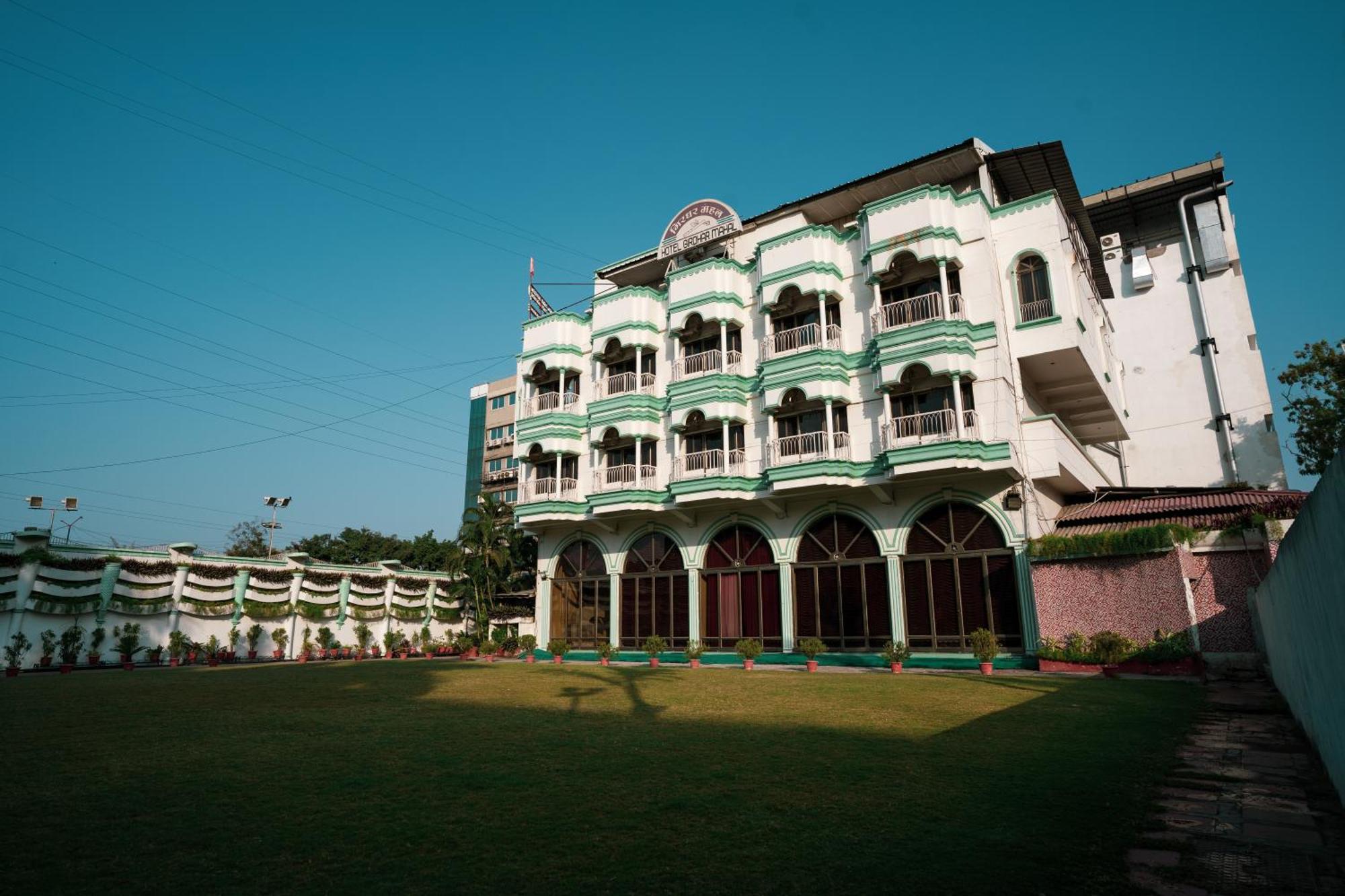 Hotel Girdhar Mahal Индаур Экстерьер фото