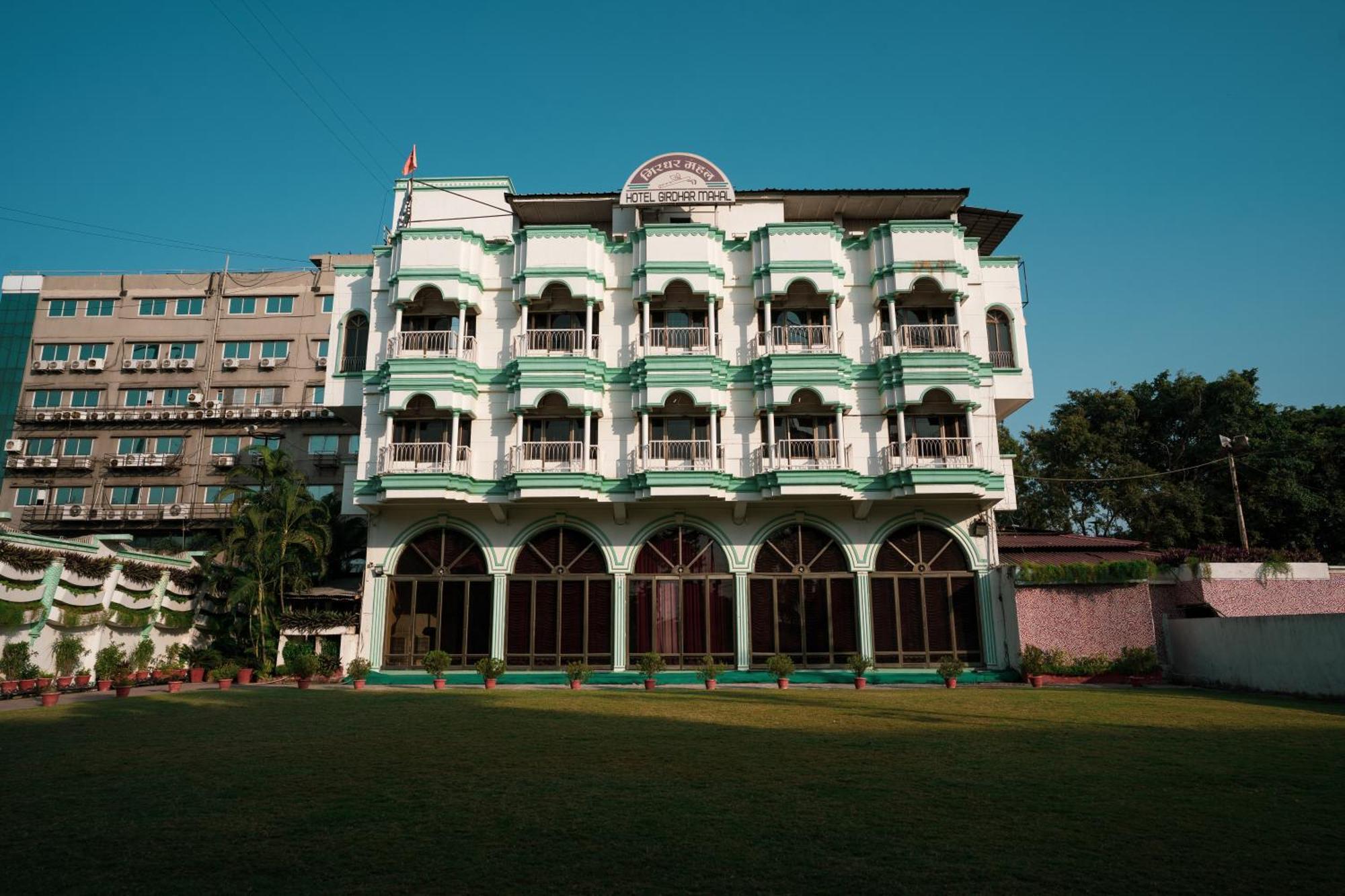 Hotel Girdhar Mahal Индаур Экстерьер фото